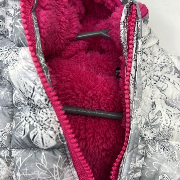 Snozu silver and white snowflake print quilted snowsuit pink fleece lining 0/3 m - Picture 5 of 14